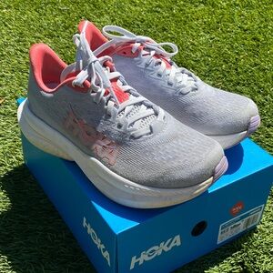 Hoka Mach 6 Running Shoes  Women’s 8.5 wide light lavender ish grey.